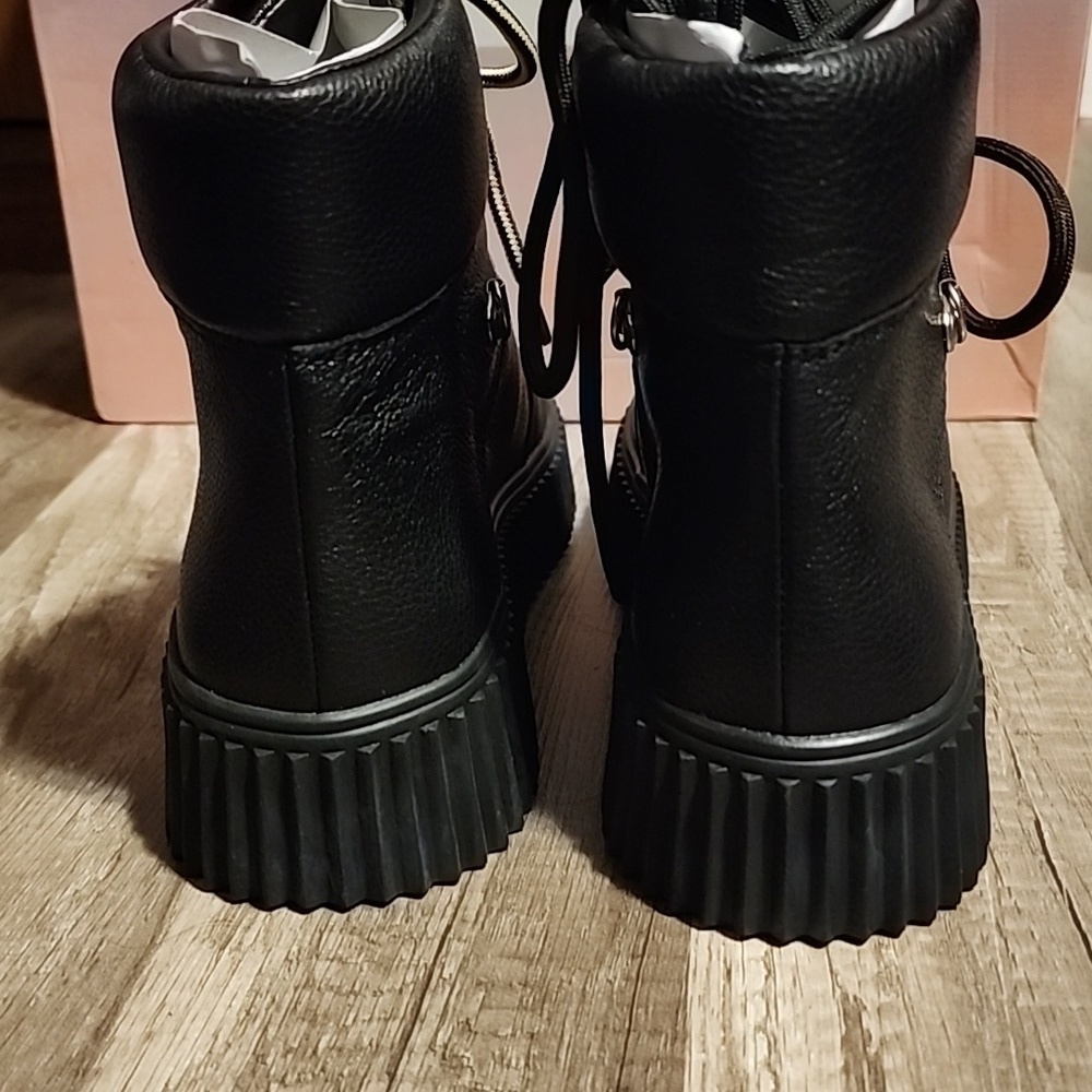 SOLD*** Tireless-V Black Milled Leather Lace Up Boot Size 7 New In Box - Picture 4 of 5